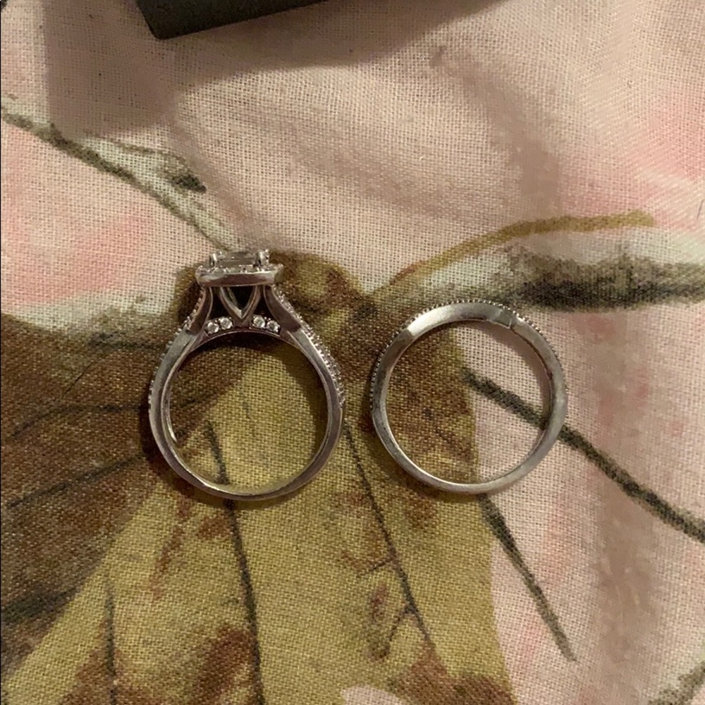 Ring - Picture 3 of 4